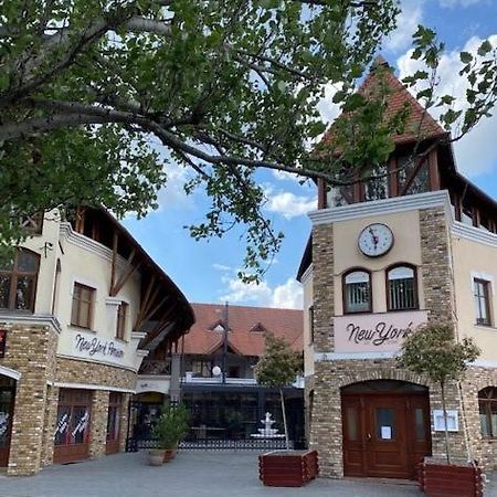 New York Pension Dunajská Streda Eksteriør billede